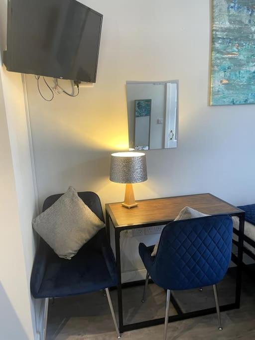 The Snug - Centre *